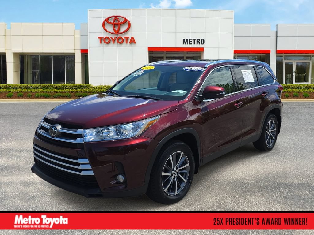 Certified 2019 Toyota Highlander XLE AWD/4WD image 1