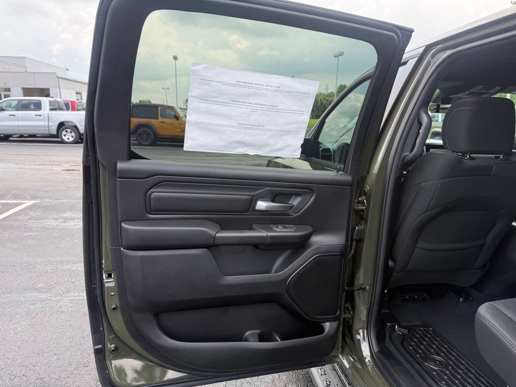 New 2026 RAM 1500 Express AWD/4WD image 34