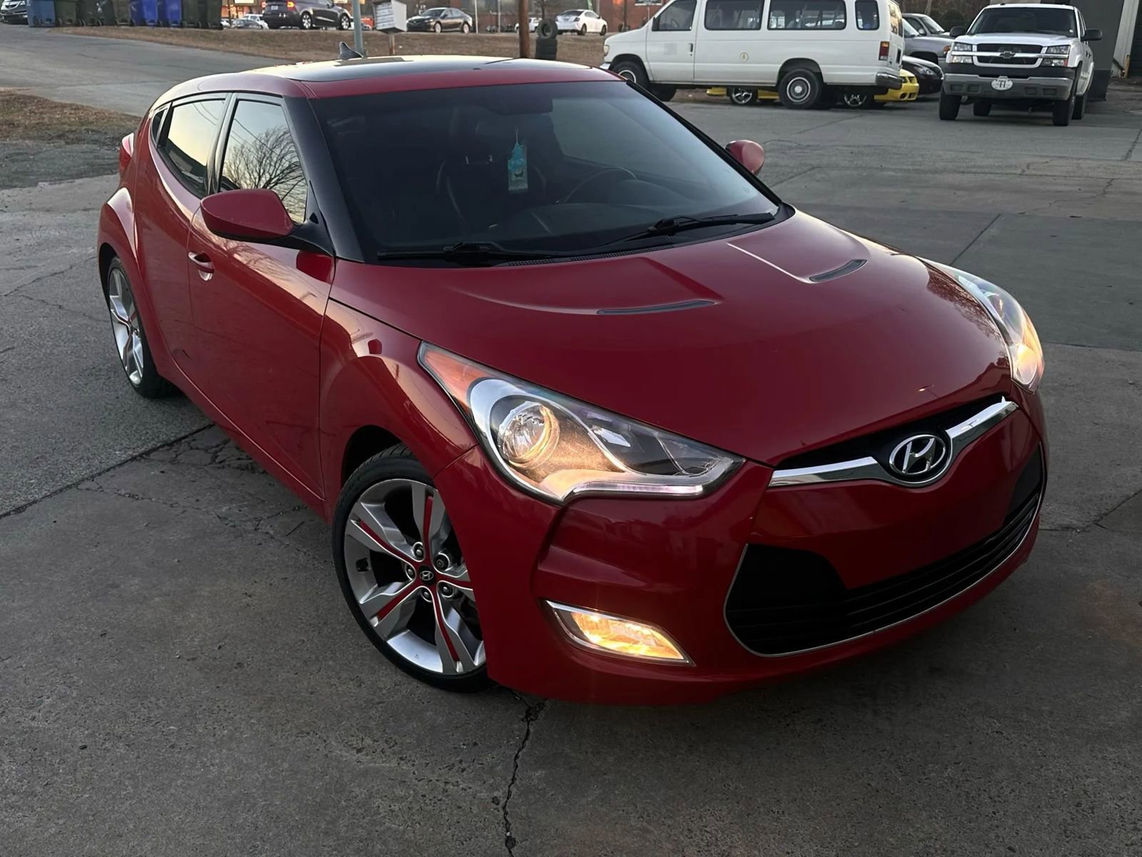 Used 2014 Hyundai Veloster w/ Technology Package 03 image 1
