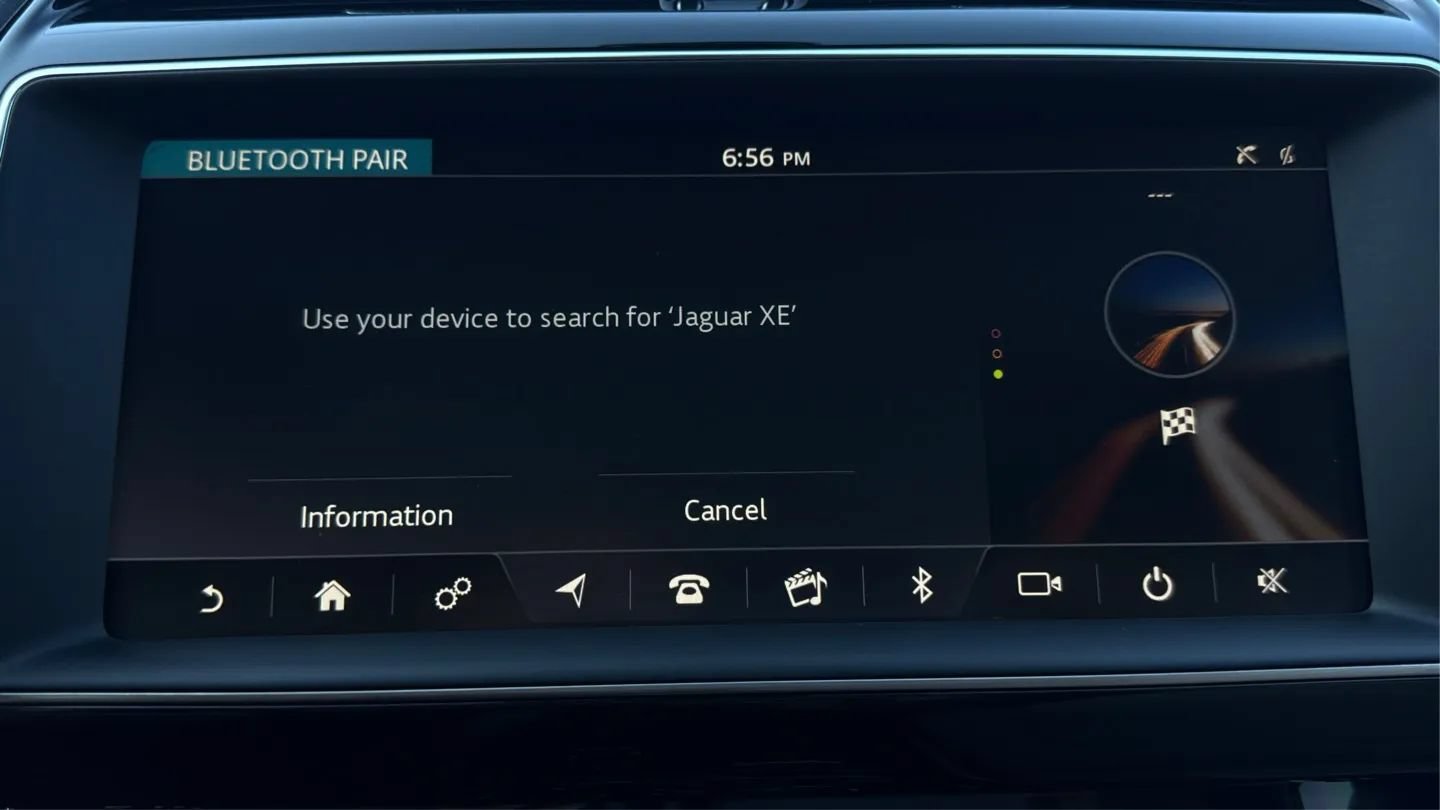 Used 2019 Jaguar XE Premium RWD image 31