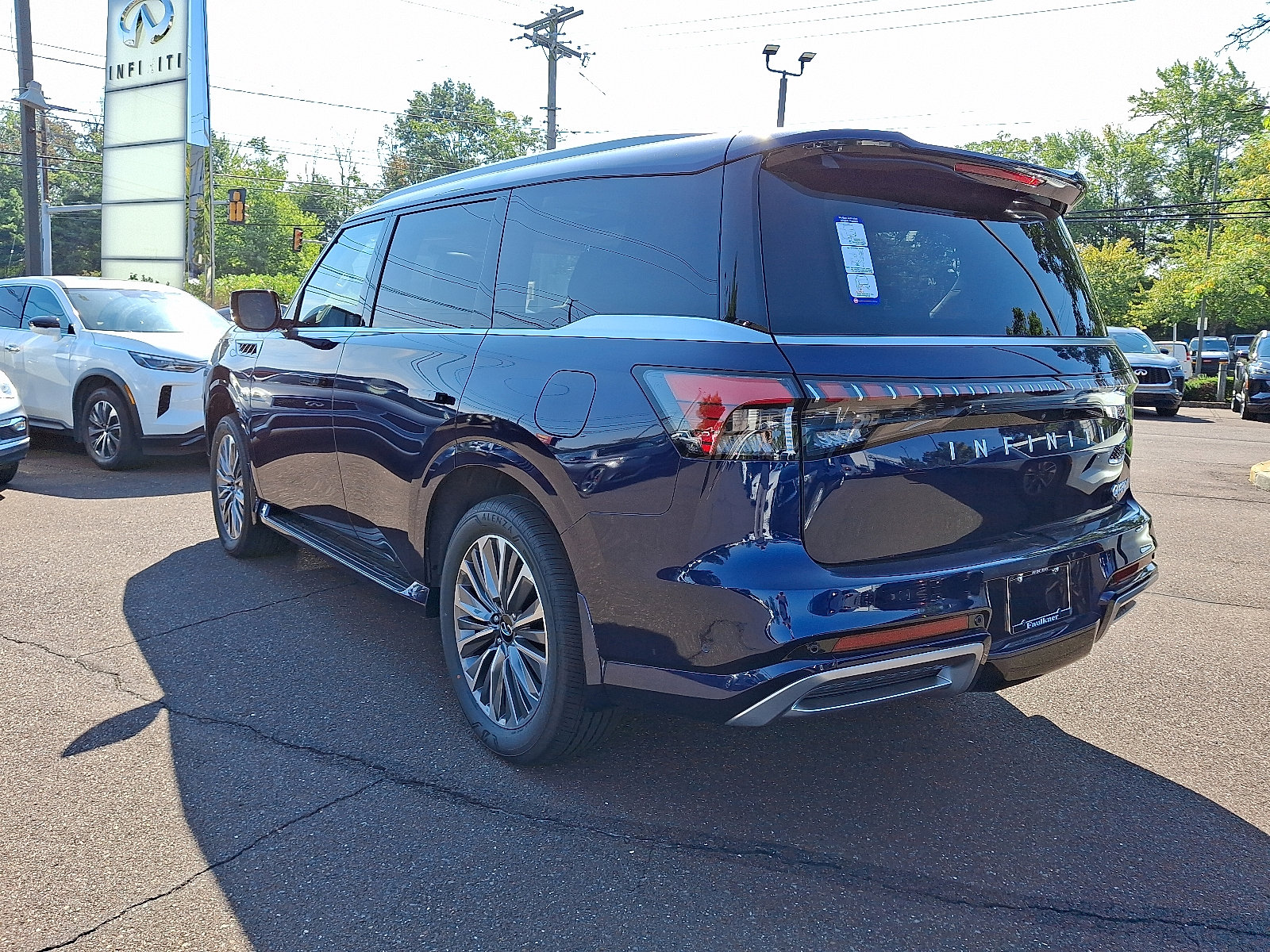 New 2026 INFINITI QX80 Luxe image 3