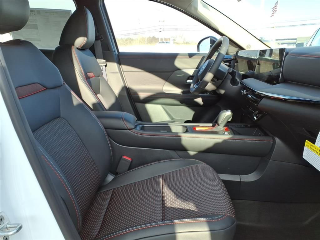 New 2026 Nissan Kicks SR w/ Cold Weather Package image 7
