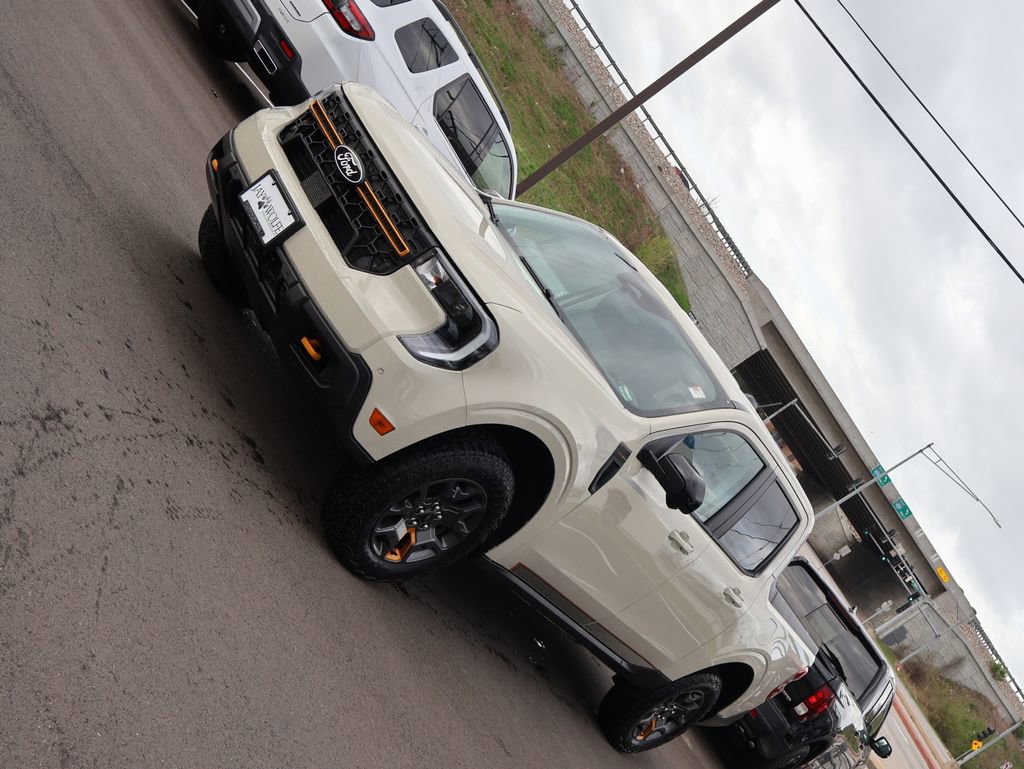Used 2025 Ford Maverick Tremor image 3