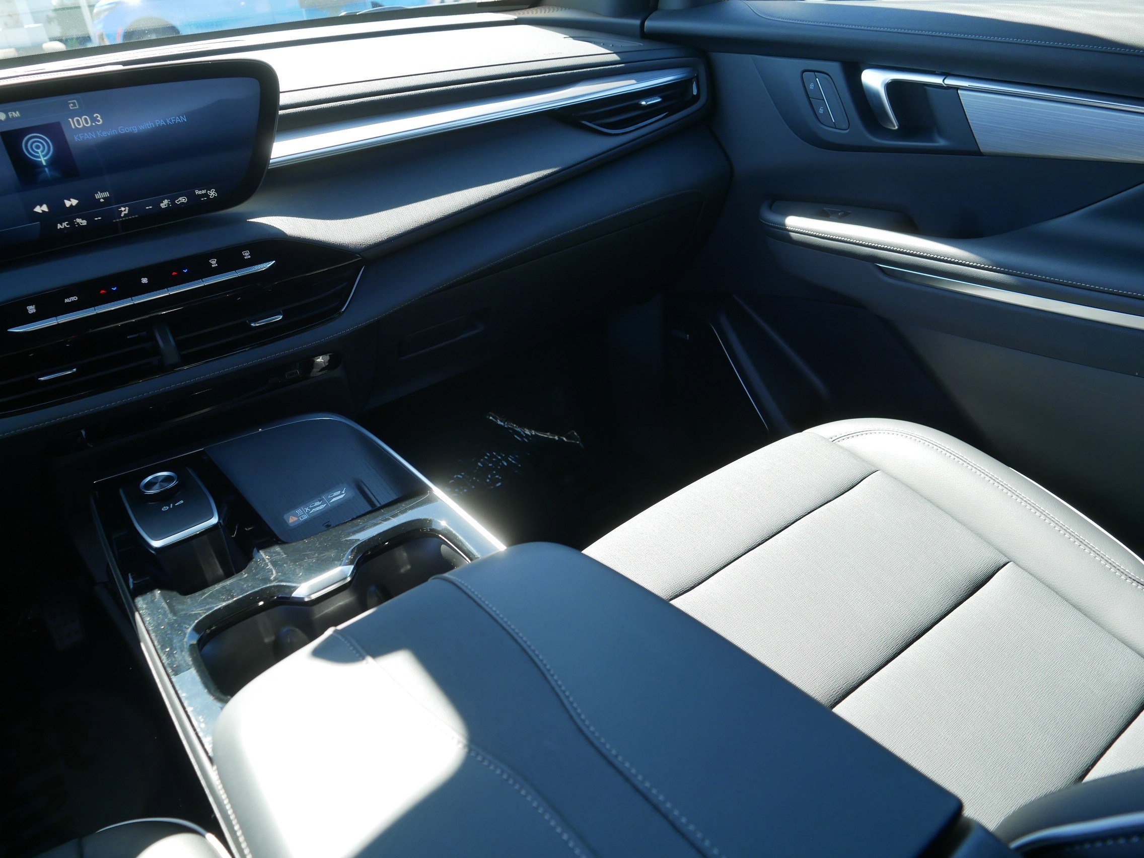 Used 2025 Buick Enclave Preferred image 11