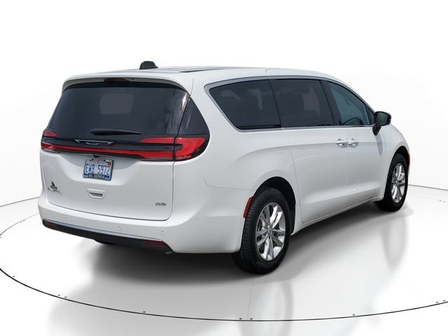 New 2027 Chrysler Pacifica Select AWD/4WD image 4