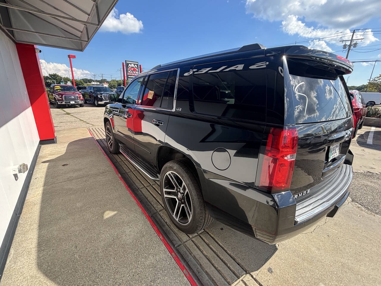 Used 2015 Chevrolet Tahoe LTZ AWD/4WD image 3