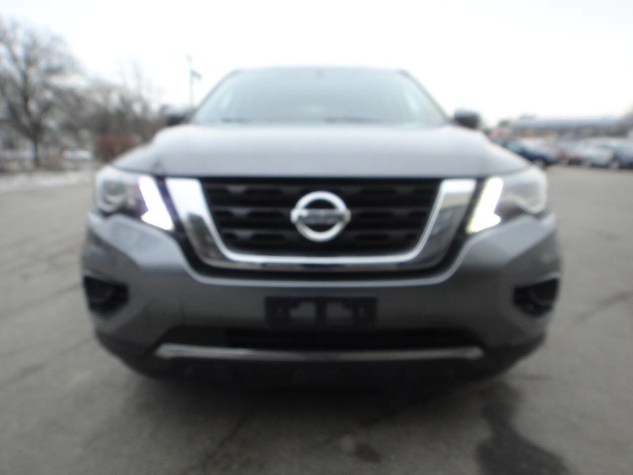 Used 2019 Nissan Pathfinder S image 2