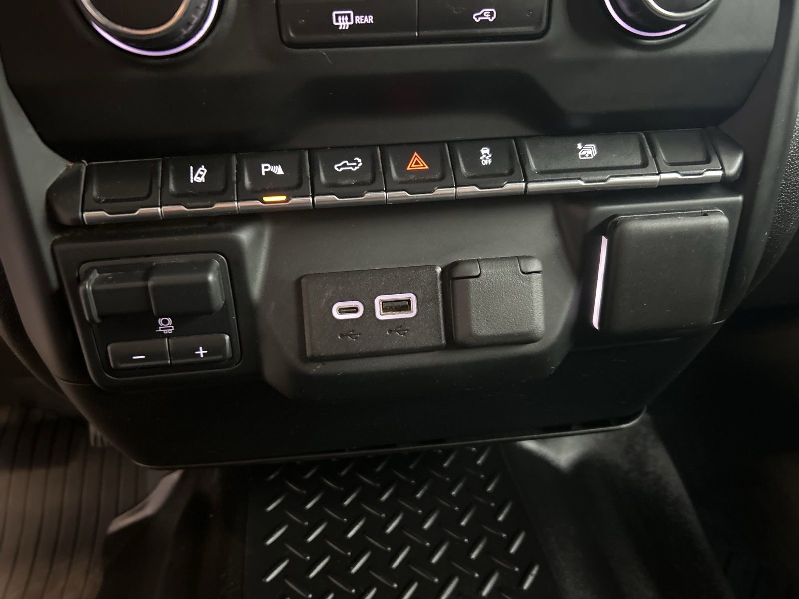 Used 2024 Chevrolet Silverado 2500 Custom w/ Custom Value Package image 23