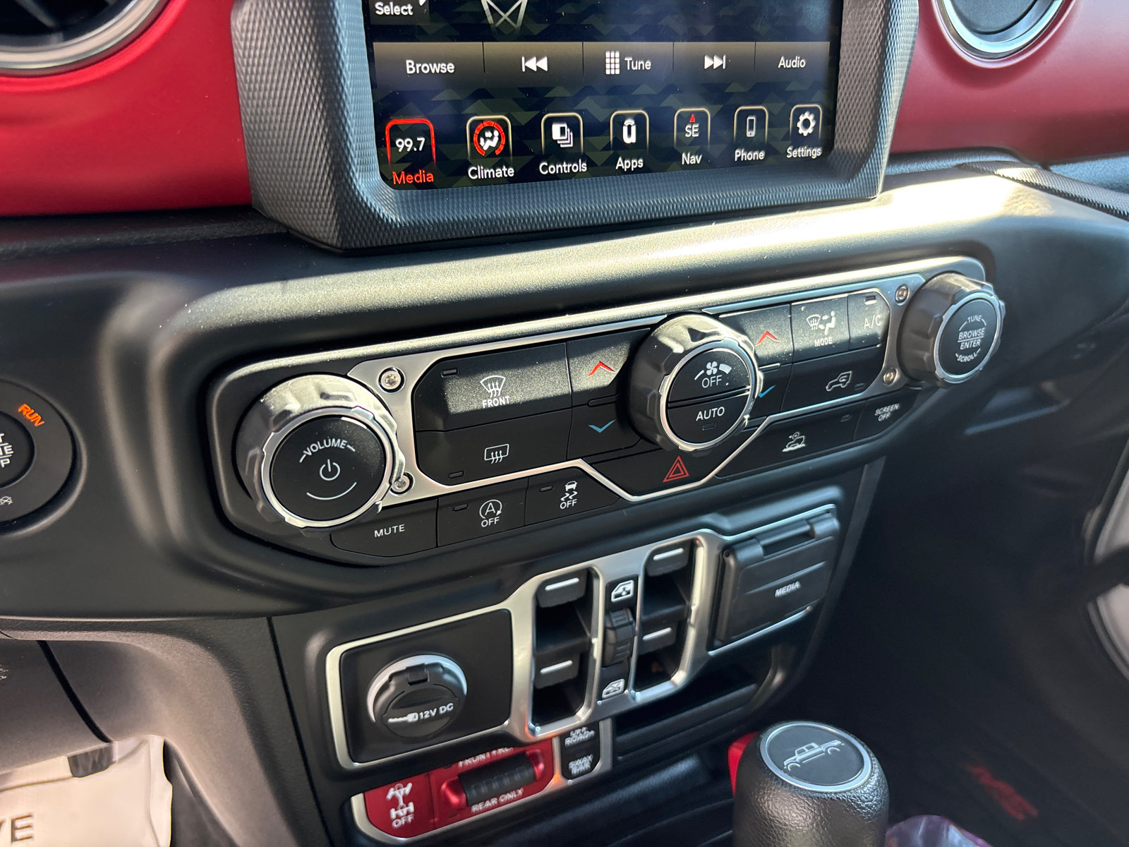Used 2023 Jeep Gladiator Rubicon w/ LED Lighting Group AWD/4WD image 20