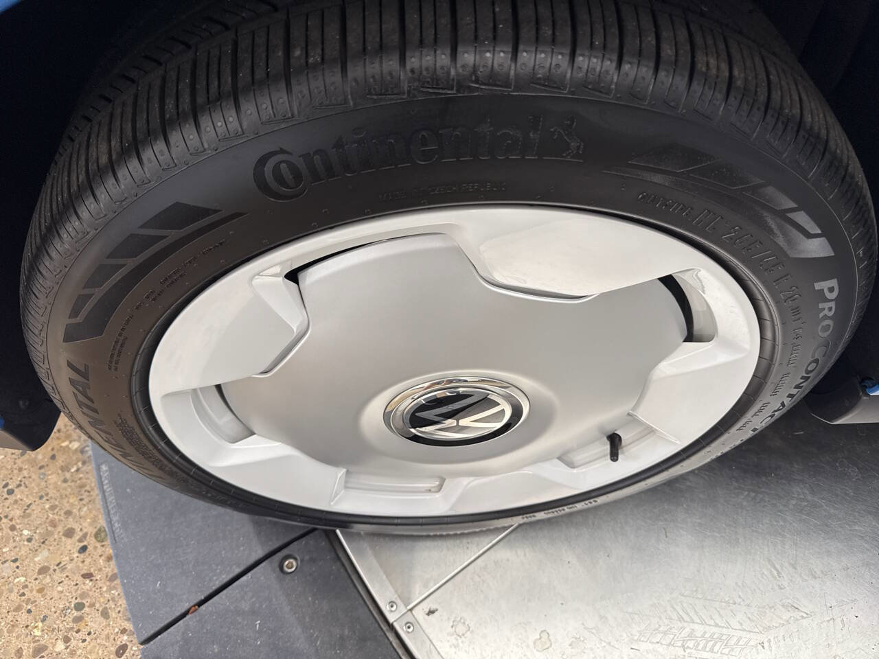 Used 2025 Volkswagen ID. Buzz 1st Edition image 39