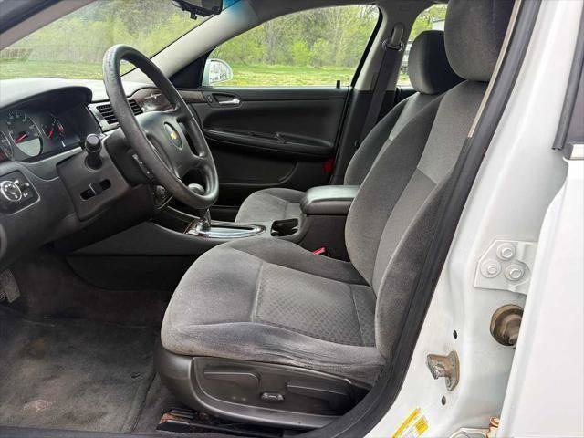 Used 2015 Chevrolet Impala LT w/ LT Sunroof Package FWD image 7