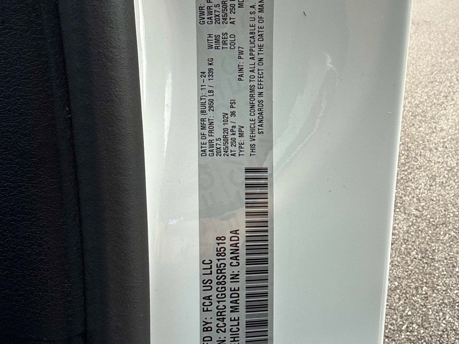 Used 2025 Chrysler Pacifica Limited FWD image 35