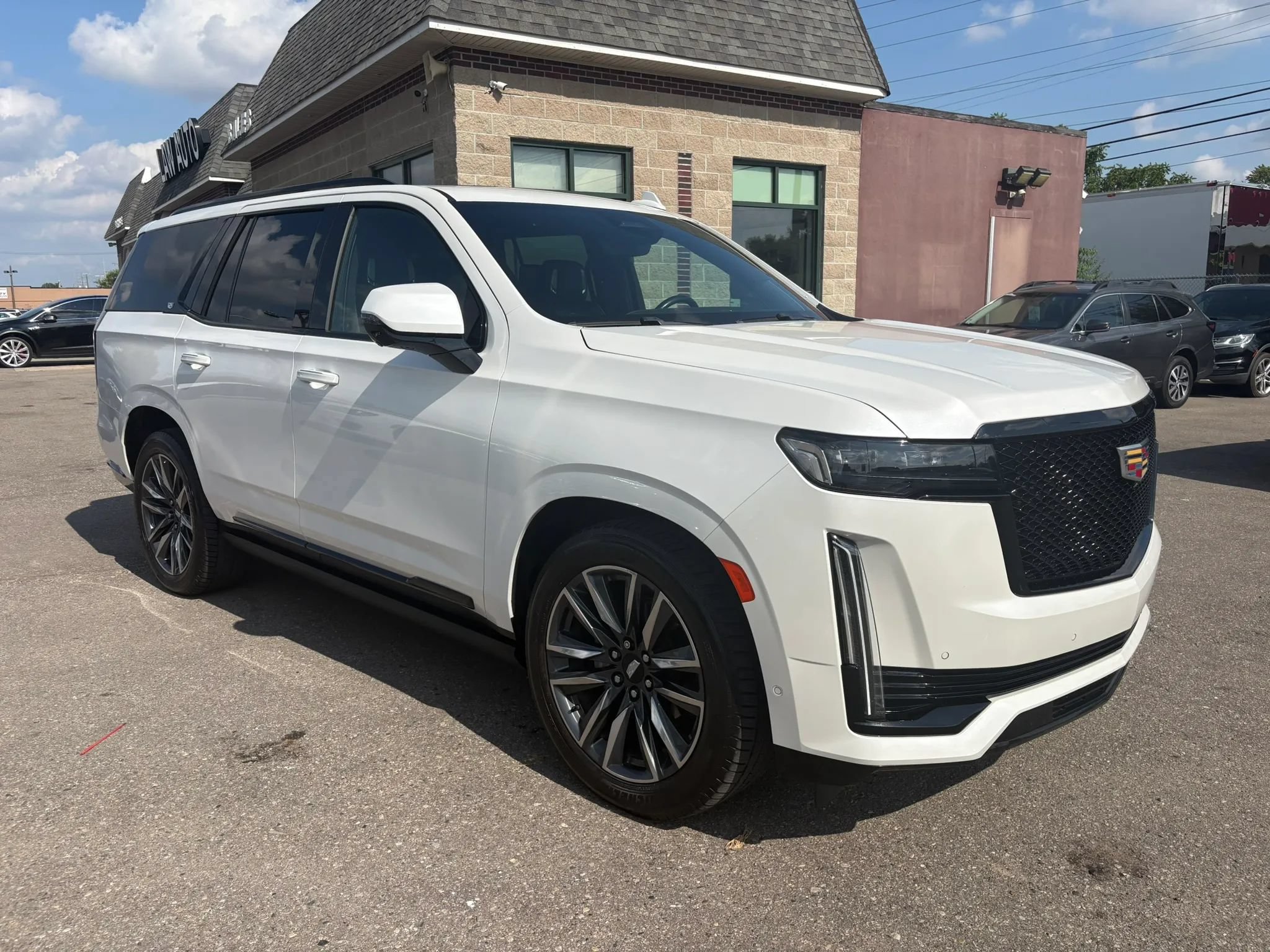 Used 2022 Cadillac Escalade Sport Platinum AWD/4WD image 3