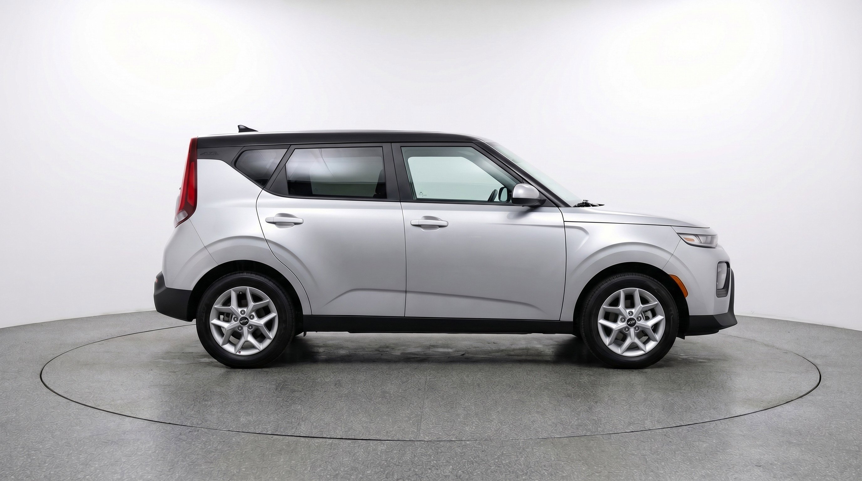 Used 2025 Kia Soul LX w/ LX Technology Package image 11