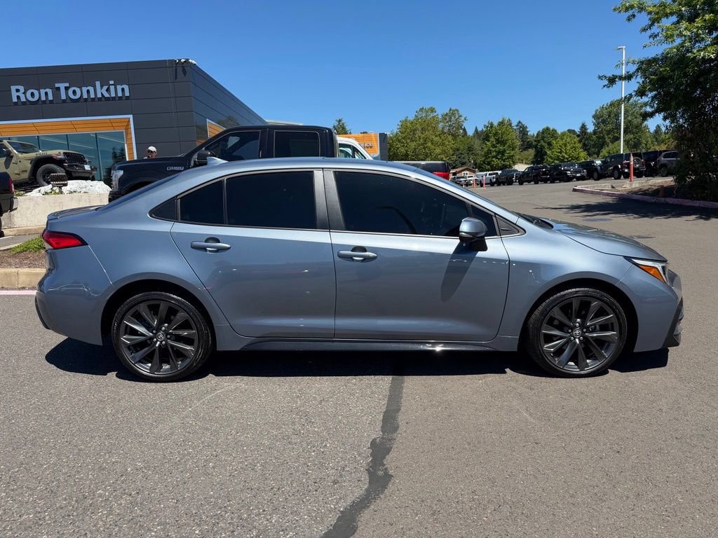 Used 2025 Toyota Corolla SE w/ SE Premium Package FWD image 9