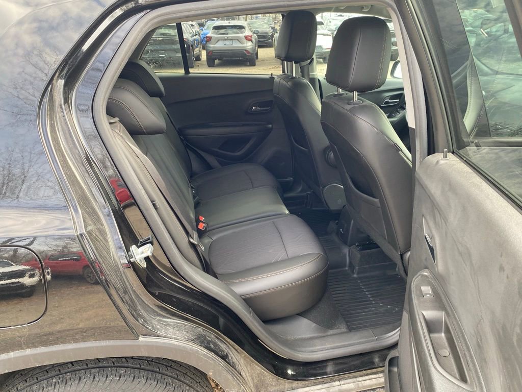 Used 2022 Chevrolet Trax LT w/ LT Convenience Package image 9