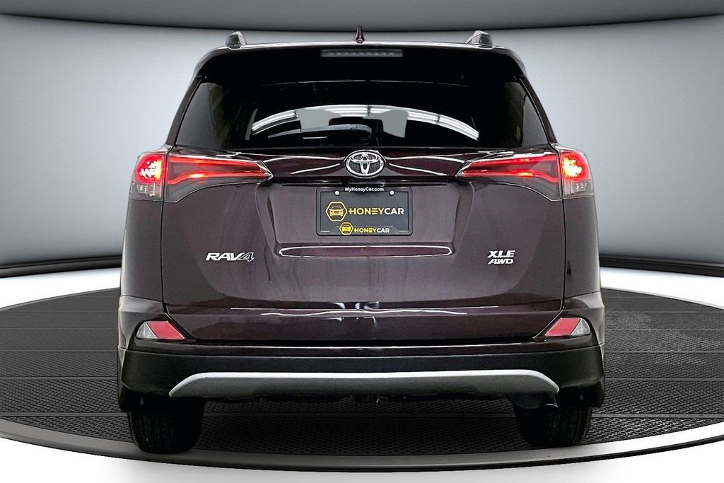 Used 2018 Toyota RAV4 XLE AWD/4WD image 5