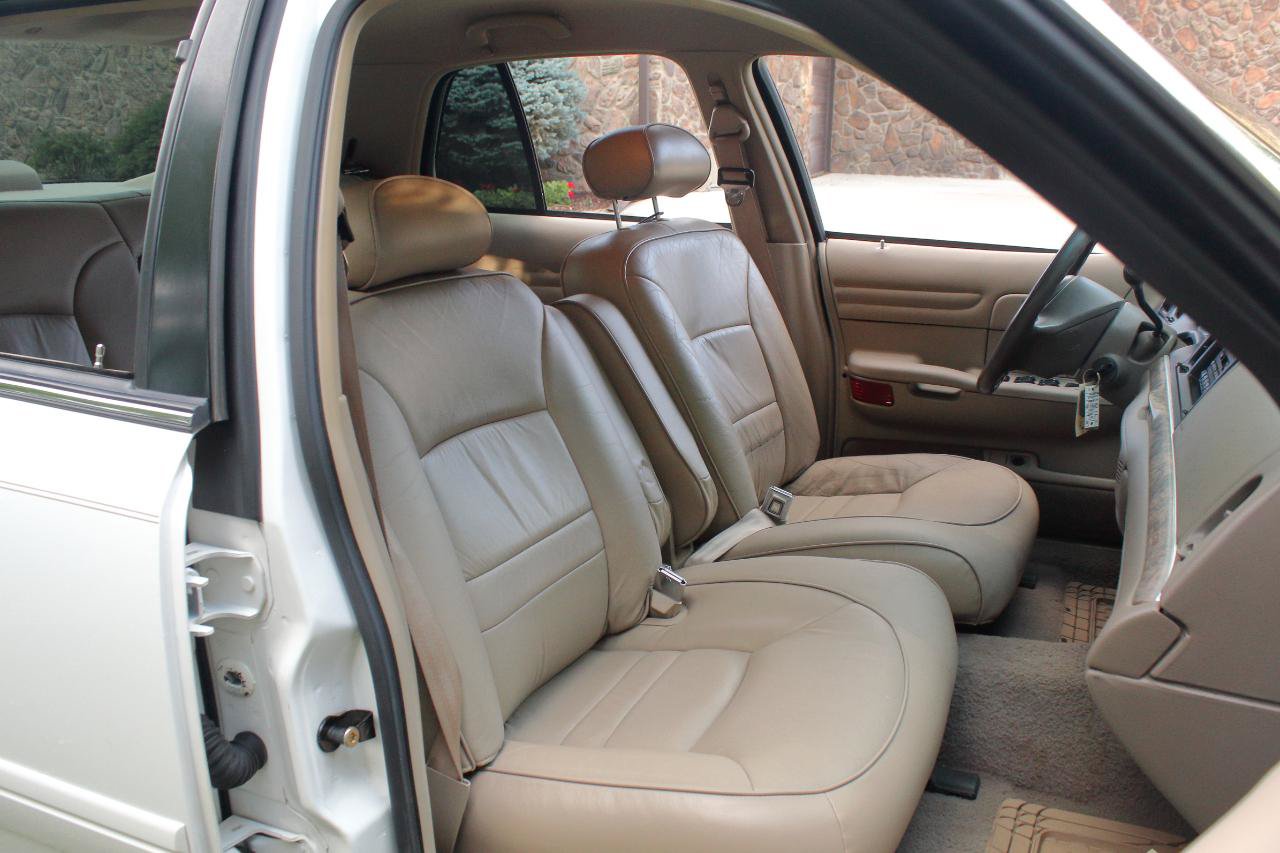 Used 1999 Ford Crown Victoria LX RWD image 8