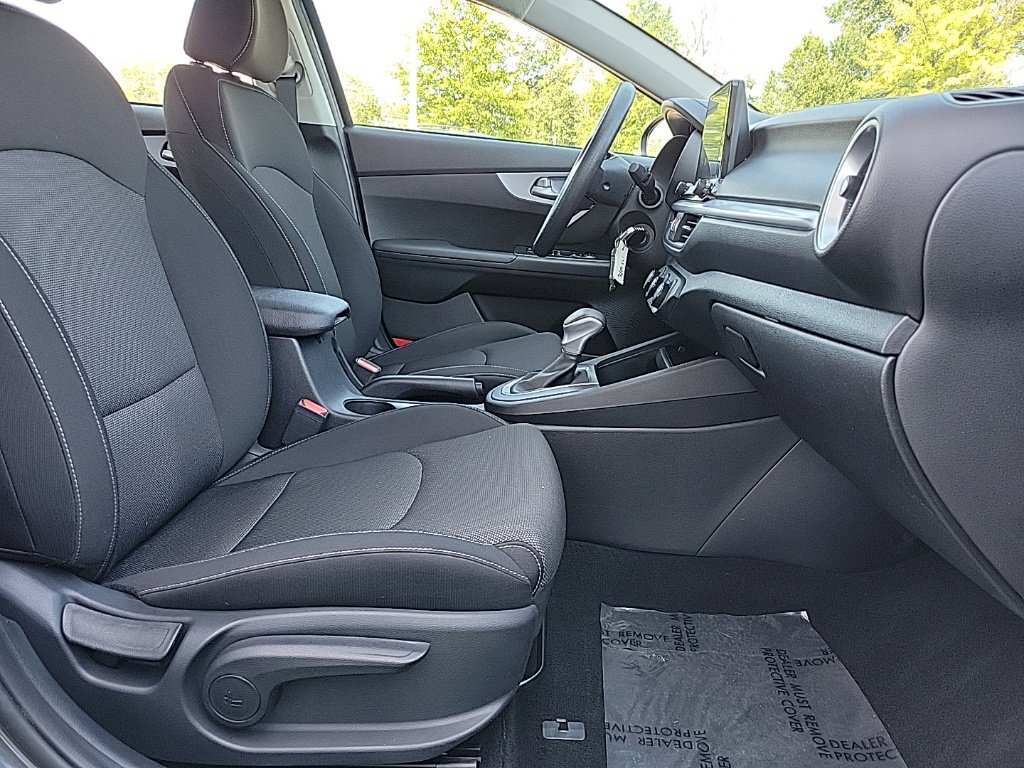Used 2024 Kia Forte LXS w/ LXS Technology Package FWD image 16