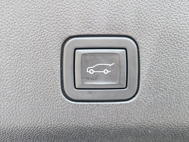 Used 2024 Cadillac Escalade ESV Premium Luxury w/ Performance Package AWD/4WD image 7