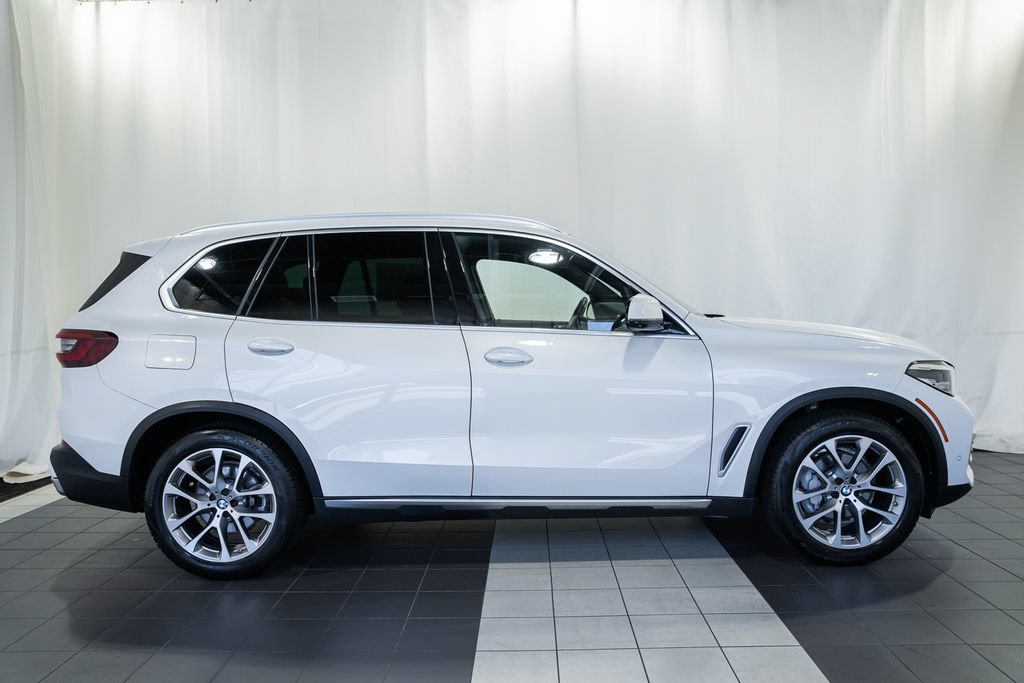 Used 2023 BMW X5 xDrive40i w/ Premium Package AWD/4WD image 3
