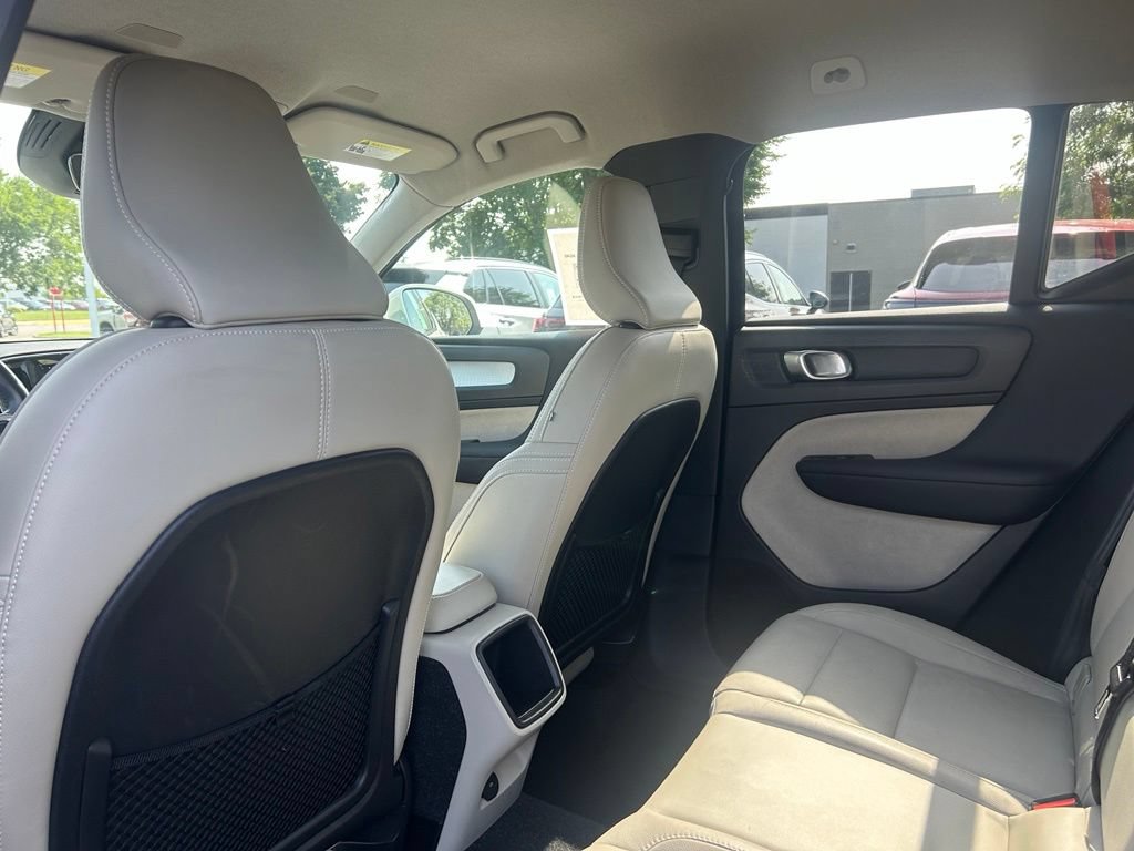 Used 2019 Volvo XC40 T5 Momentum AWD/4WD image 16