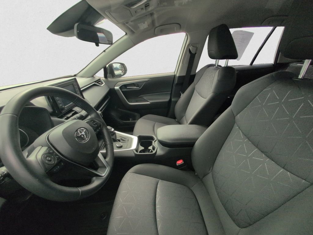 Used 2021 Toyota RAV4 XLE w/ XLE Grade Weather Package AWD/4WD image 9