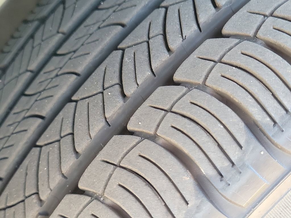 Used 2023 Porsche Macan Turbo AWD/4WD image 25