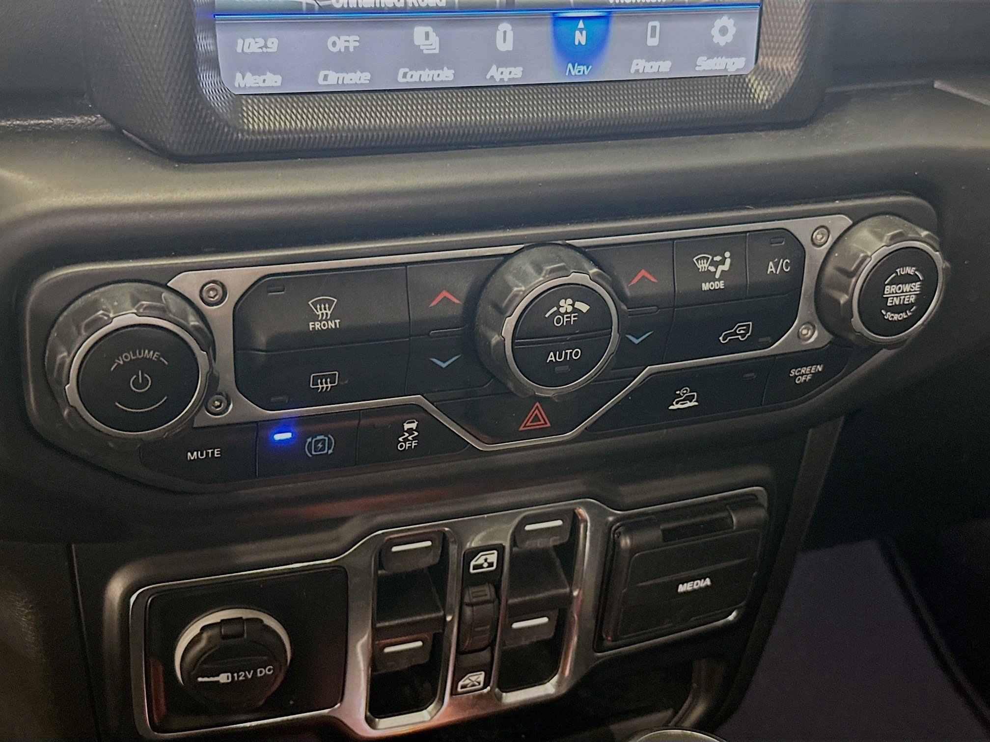 Used 2023 Jeep Wrangler Unlimited Sahara AWD/4WD image 24