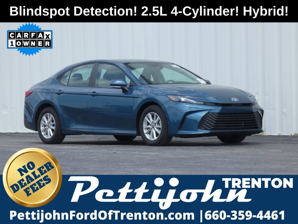 Used 2025 Toyota Camry LE FWD image 1