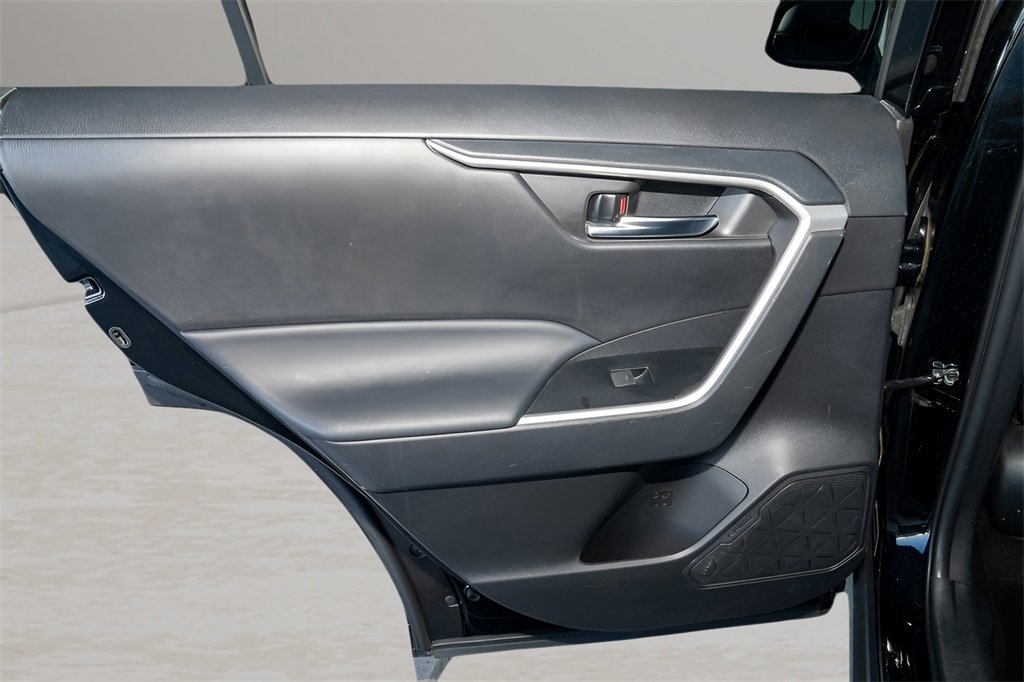 Used 2022 Toyota RAV4 XLE Premium image 19