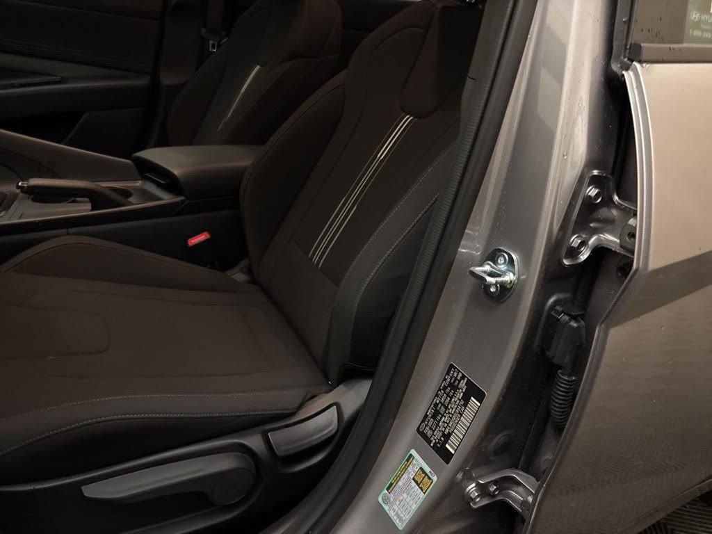 Certified 2025 Hyundai Elantra Sport image 12