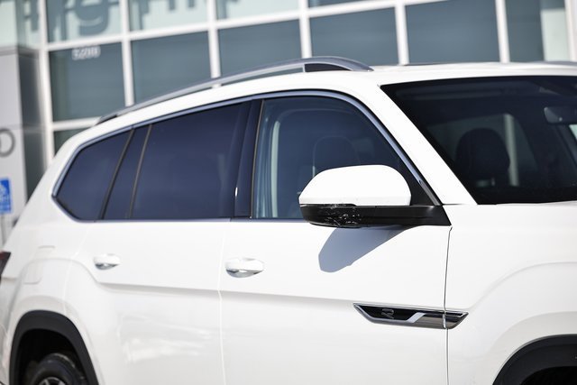 Used 2024 Volkswagen Atlas SEL Premium R-Line image 3