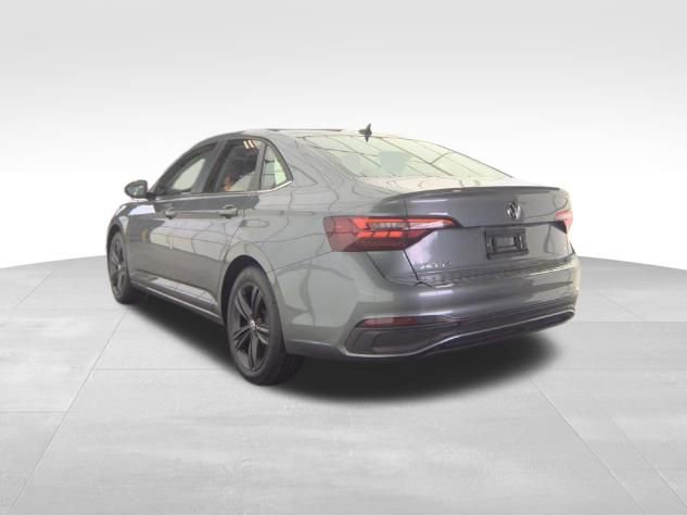 Used 2024 Volkswagen Jetta SE w/ Panoramic Sunroof Package FWD image 5
