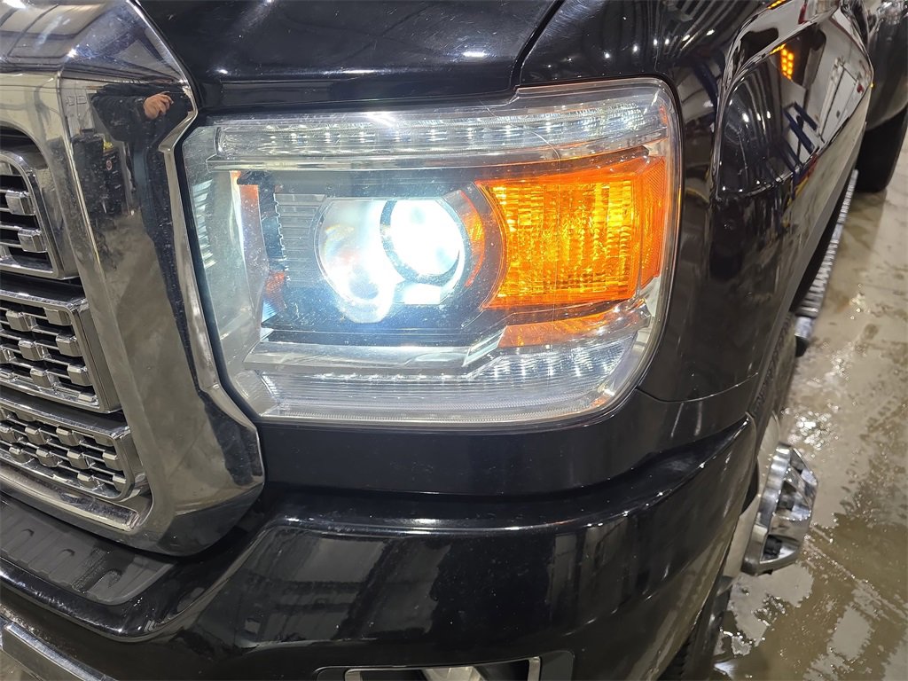 Used 2019 GMC Sierra 3500 Denali w/ Duramax Plus Package image 31