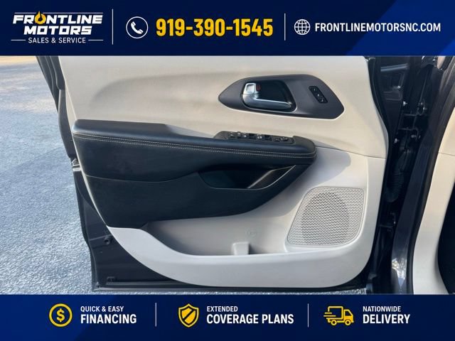 Used 2022 Chrysler Pacifica Touring-L FWD image 16