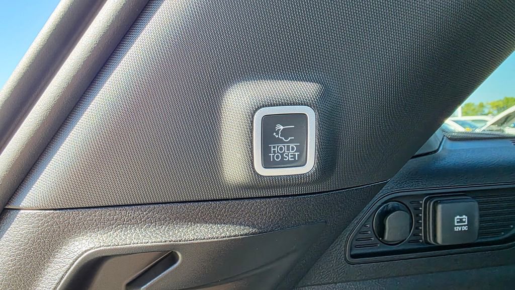 New 2025 Jeep Grand Cherokee Limited w/ Black Appearance Package image 18