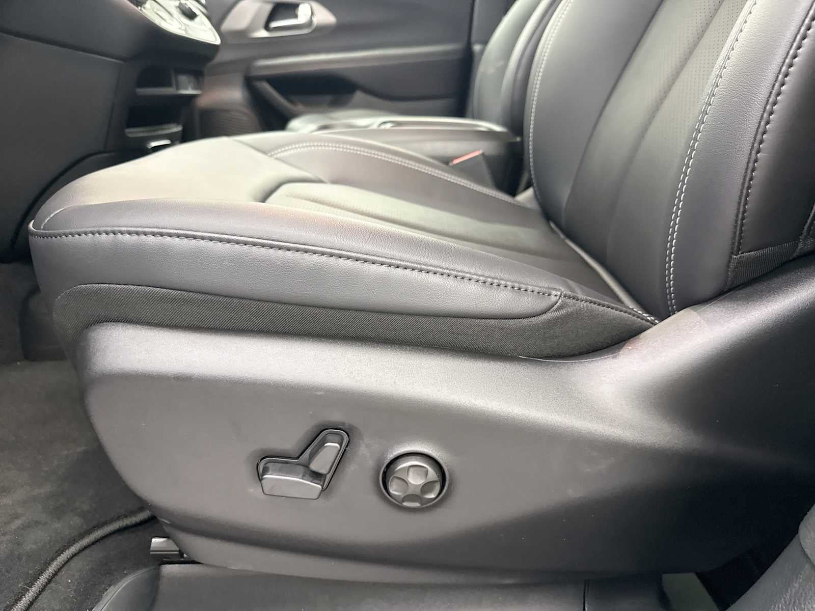 New 2027 Chrysler Pacifica Select FWD image 14