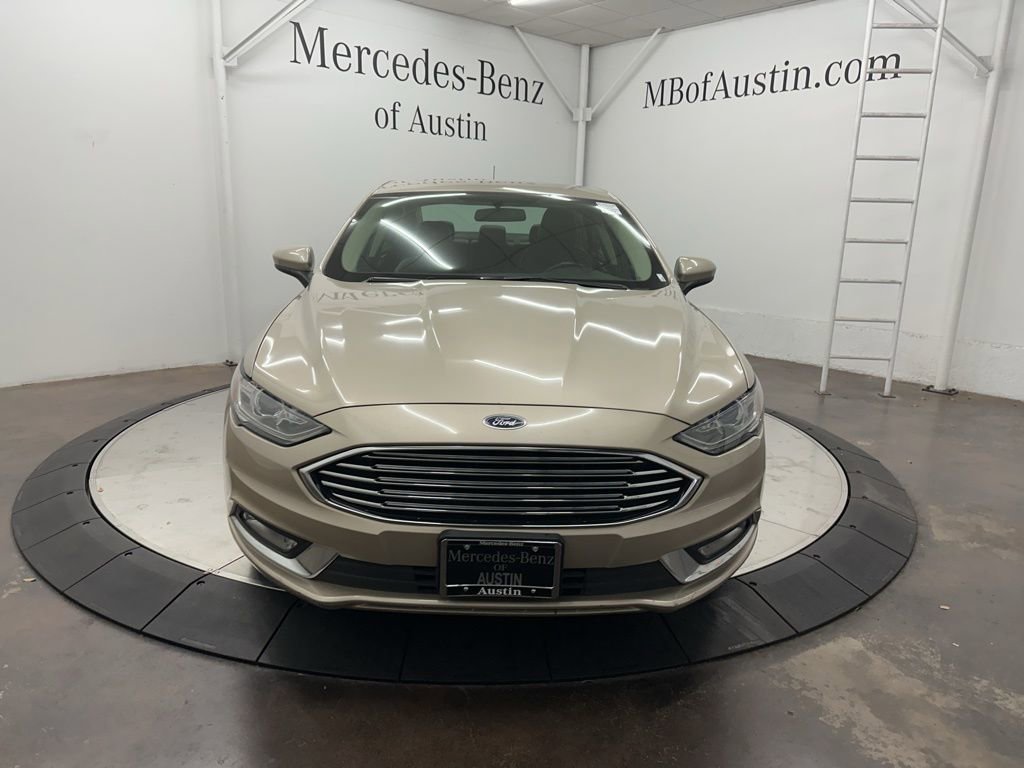 Used 2018 Ford Fusion SE w/ Equipment Group 201A image 2