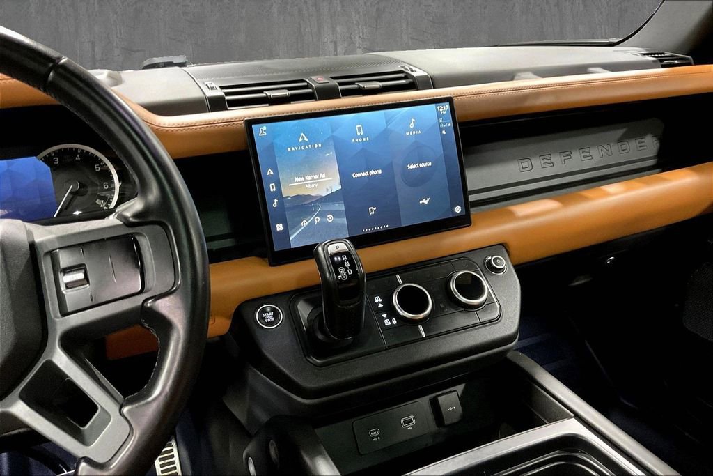 Used 2023 Land Rover Defender 130 X-Dynamic SE image 9