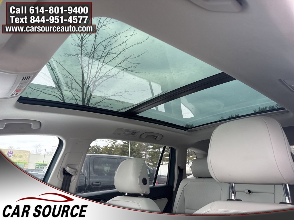 Used 2021 Volkswagen Tiguan SE w/ Panoramic Sunroof Package image 6