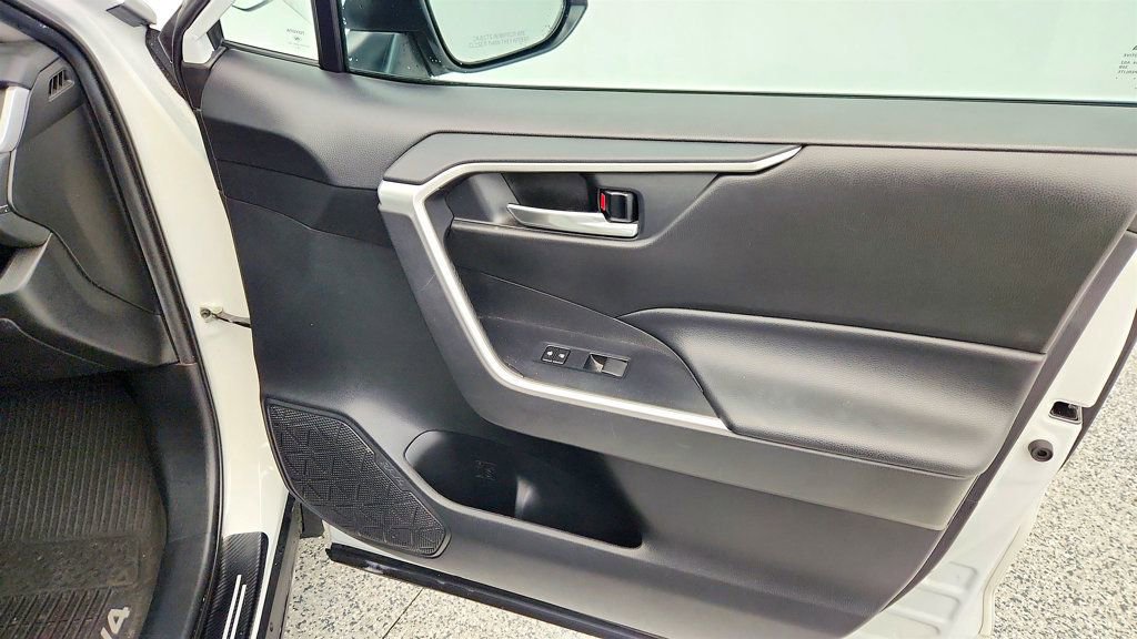 Used 2020 Toyota RAV4 XLE image 23