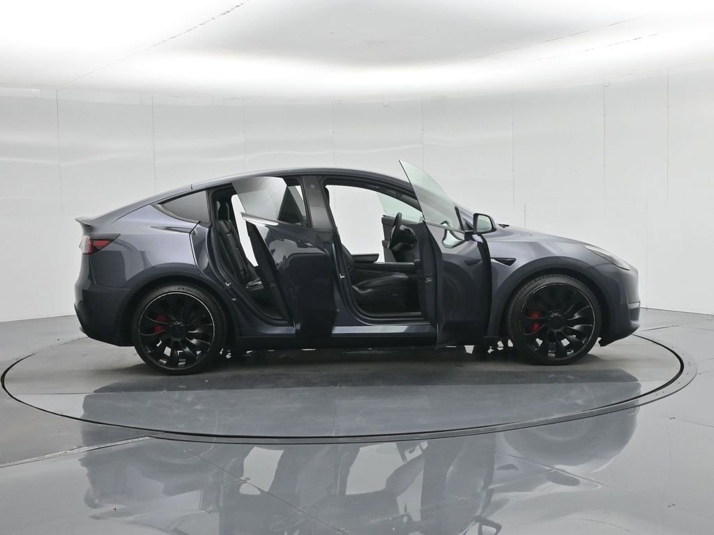 Used 2022 Tesla Model Y Performance image 3