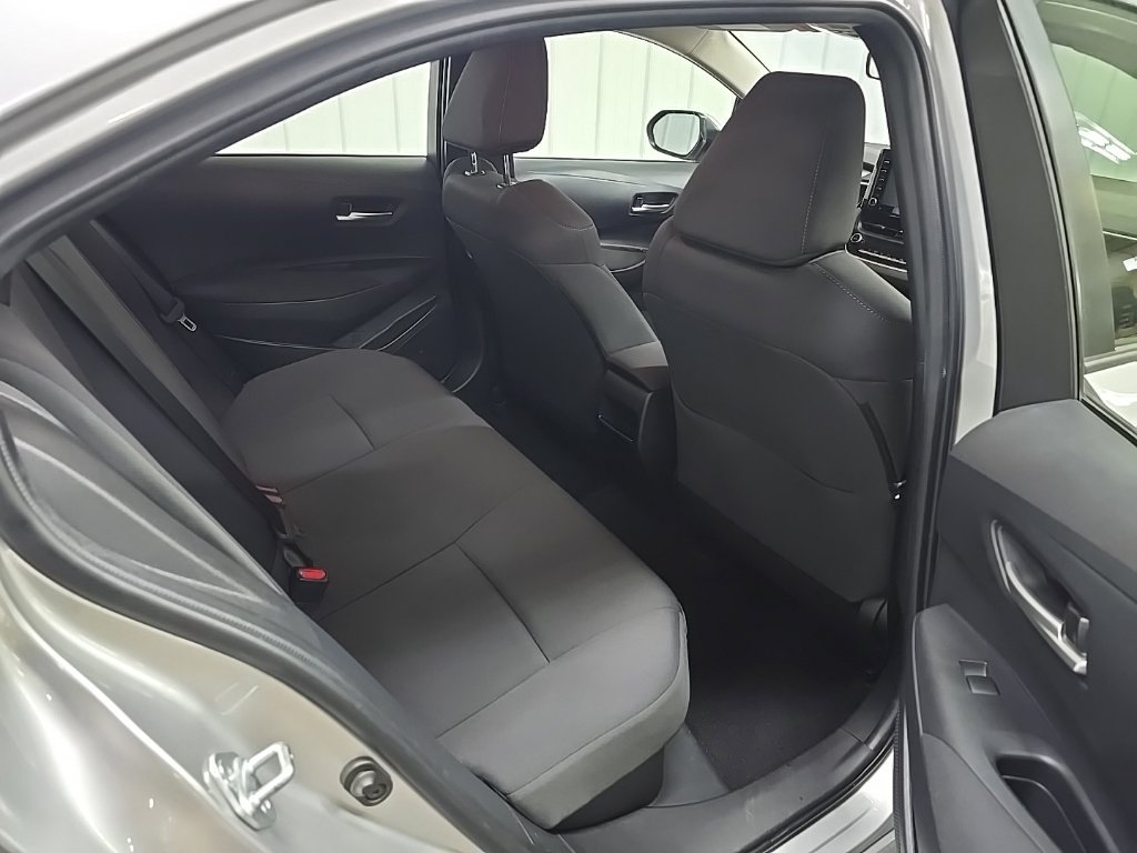 Used 2021 Toyota Corolla LE FWD image 17