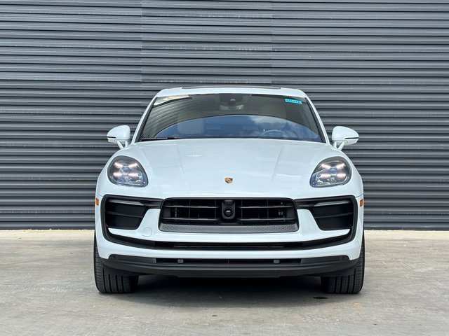 Certified 2025 Porsche Macan image 10