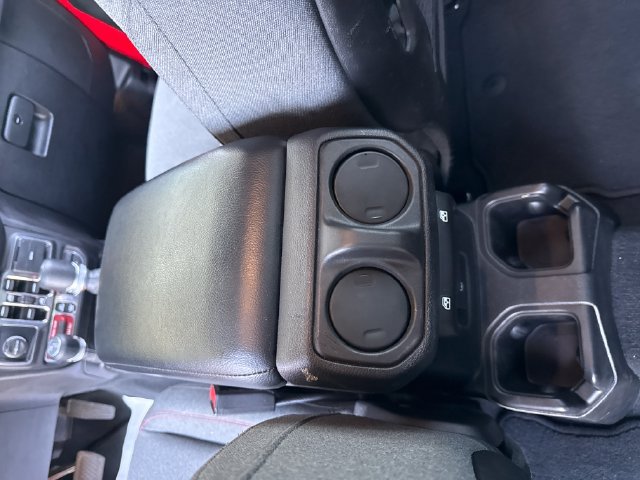 Used 2025 Jeep Wrangler Unlimited Rubicon w/ Convenience Group AWD/4WD image 26