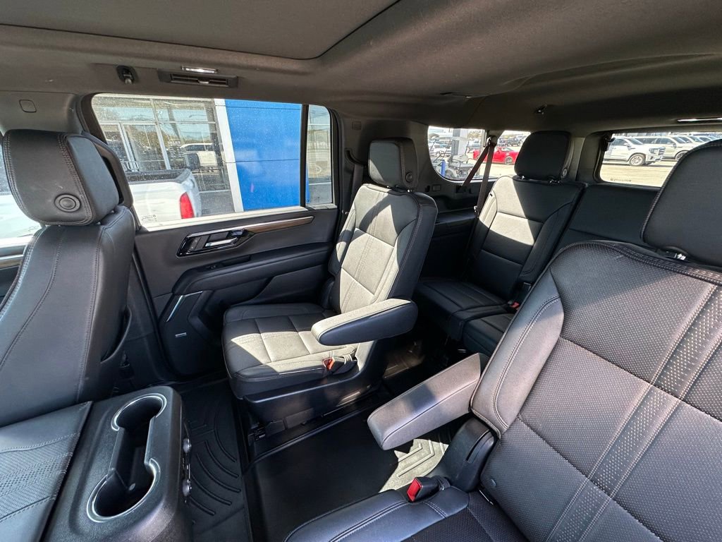 Used 2025 Chevrolet Suburban High Country AWD/4WD image 24