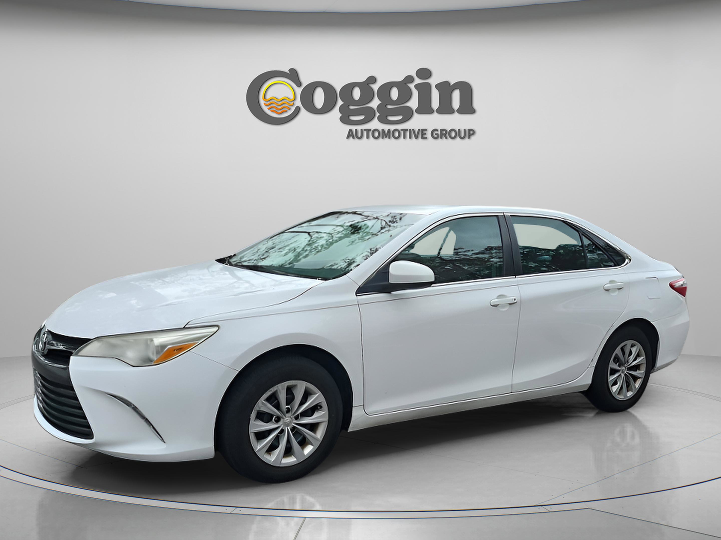 Used 2017 Toyota Camry LE FWD image 1