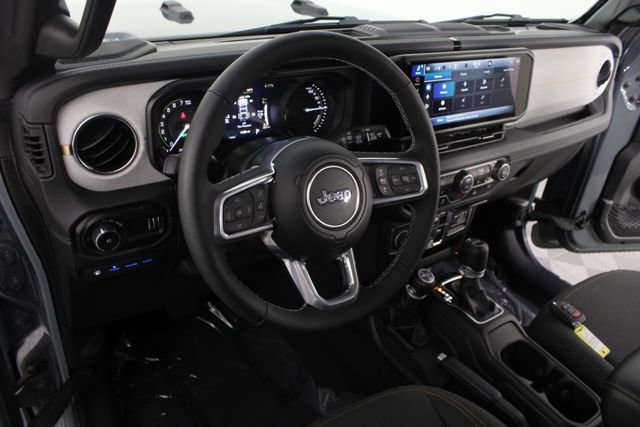 Used 2025 Jeep Wrangler Unlimited Sahara image 8