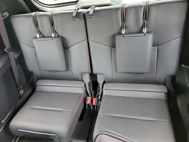 Used 2024 Lexus GX 550 w/ Accessory Package (Z1) AWD/4WD image 10
